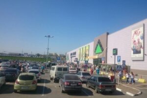 Волгоградцев массово эвакуируют из торговых центров по всему городу