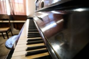 Волгоградские школы искусств получили новые музыкальные инструменты