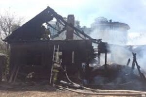 Под Волгоградом неизвестные подожгли частный дом