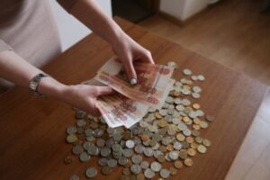 38-летняя волгоградка обвиняется в покушении на дачу взятки за бездействие