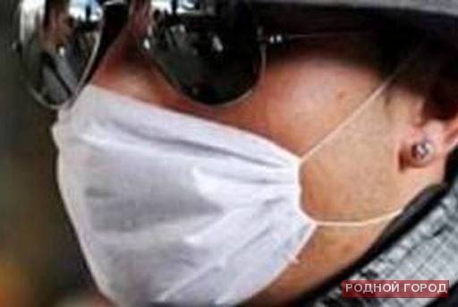 Мужчина в маске и медицинских перчатках напал на ломбард в Волгограде