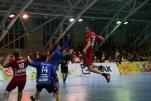 Волгоградский «Каустик» одержал первую победу в сезоне