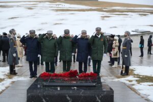 На Мамаевом кургане почтили память защитников Отечества