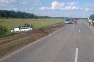 В ДТП под Волгоградом перевернулась автоцистерна с молоком