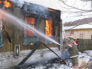 Под Волгоградом в Калаче-на-Дону друг за другом сгорели 2 дома