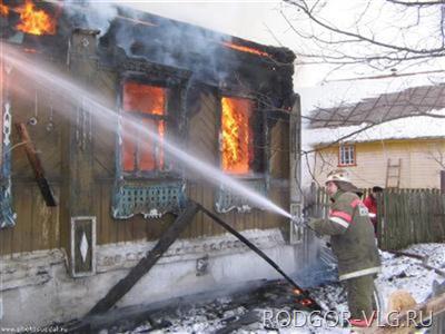 Под Волгоградом в Калаче-на-Дону друг за другом сгорели 2 дома