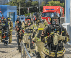 Огнеборцы из Волгограда в полной экипировке поднялись на высоту 102 метра