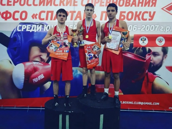 Волгоградские боксеры взяли 4 медали на турнире в Саратове