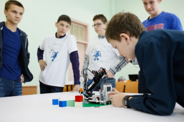 Волгоградский робот будет брать плату за проезд бутылками