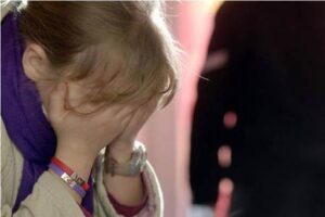 29-летнего мужчину судят за изнасилование 7-летней девочки в Камышине