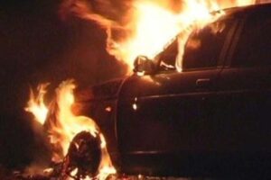 Четыре иномарки горели в центре Волгограда посреди ночи