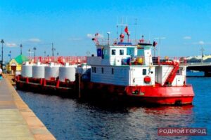 Капитан и моторист-рулевой теплохода отравились газами под Волгоградом