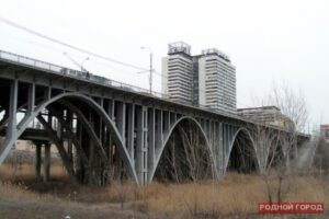 С Астраханского моста в центре Волгограда прыгнула 51-летняя женщина