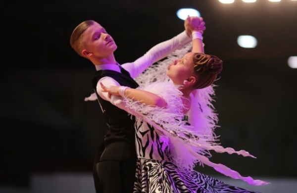 В Волгограде на турнире встретились 2 тысячи танцевальных пар