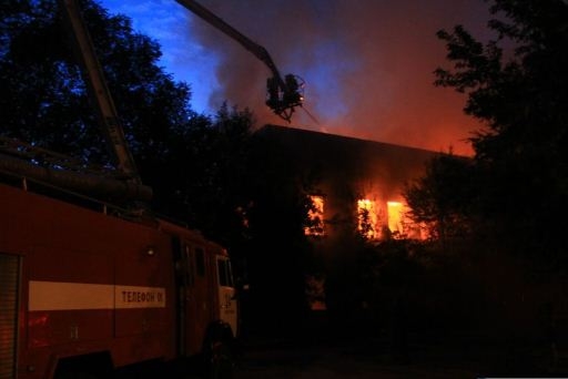 На севере Волгограда ночью сгорел и обрушился 2-этажный дом