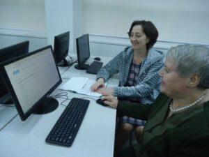 Камышинские библиотекари помогают пенсионерам осваивать цифровую среду