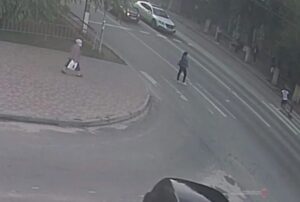 Волгоградский школьник на электросамокате сбил пешехода