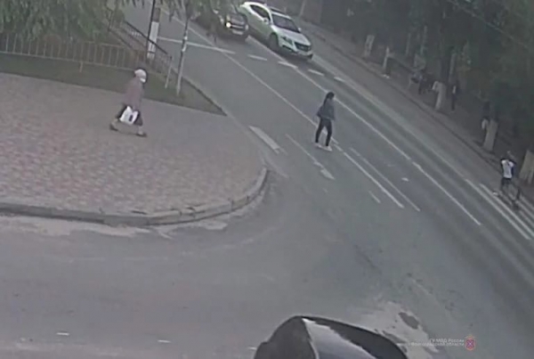 Волгоградский школьник на электросамокате сбил пешехода