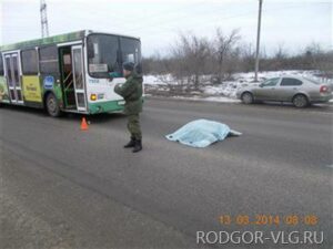 В Волгограде рейсовый автобус насмерть сбил военнослужащего
