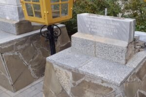 В Волгограде 6 пьяных вандалов разрушили памятный крест в часовне