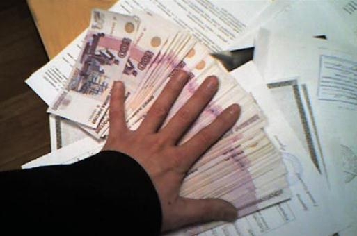 Под Волгоградом судят пристава за присвоение денег должников