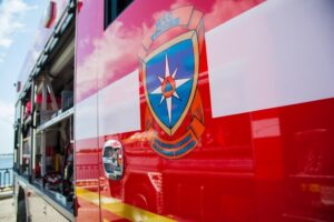 На севере Волгограда ночью загорелись две иномарки