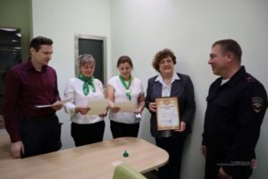 В Волгограде сотрудники банка спасли пенсионерку от мошенников