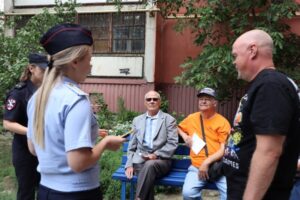 Полицейские напомнили волгоградцам о том, как не стать жертвой аферистов