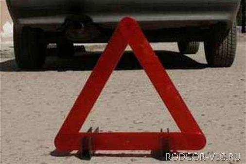 Водитель сбил двух пешеходов в Волгограде и скрылся