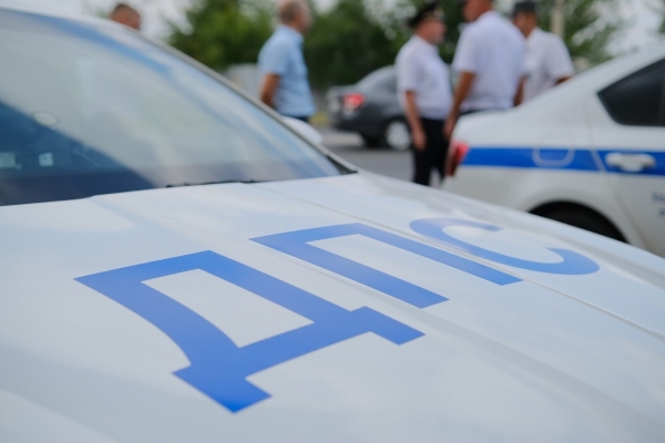 На видео попал момент массового ДТП на парковке в Волгограде