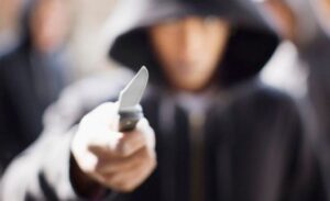 Безработный с ножом ограбил два офиса экспресс-кредитования в Волгограде и Волжском