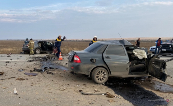 Три человека погибли в страшном ДТП на трассе под Волгоградом