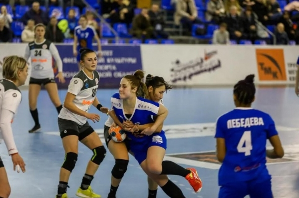 Волгоградские гандболистки проиграли дома «Астраханочке»
