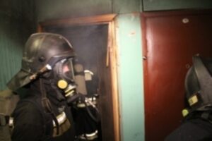 На юге Волгограда из-за пожара в трёхэтажке эвакуировали 8 человек