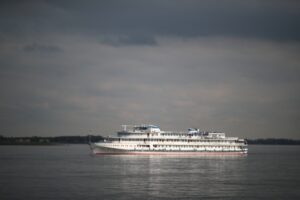 Во время круиза по Волге умер пассажир