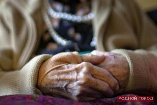 87-летняя волгоградка забила 80-летнюю сестру банкой с мукой