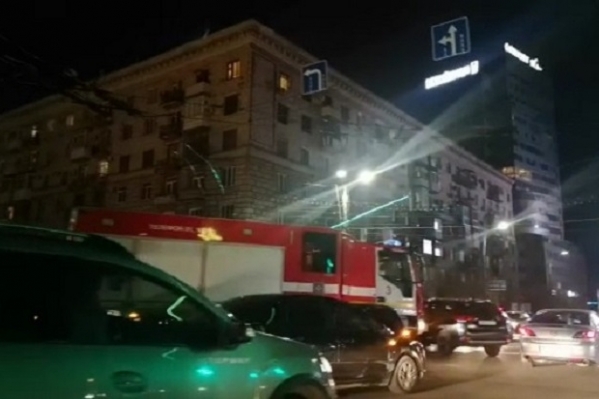В центре Волгограда на перекрестке столкнулись две иномарки