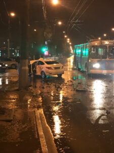 Водитель и пассажир пострадали в результате ДТП в Волгограде