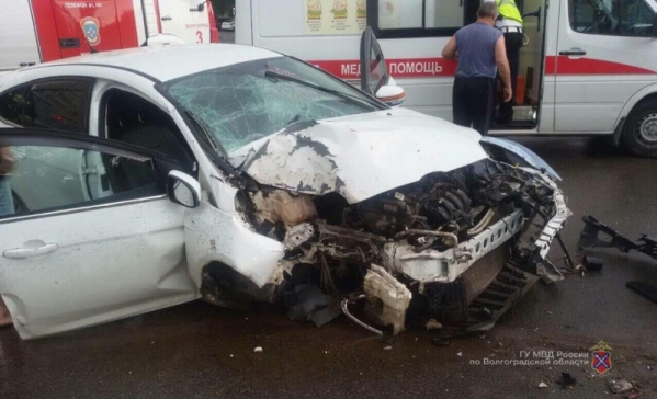 Неопытные волгоградские водители стали виновниками двух аварий