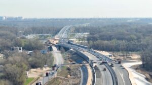 Жители Волгограда обсуждают неудачливого дрифтера на черной иномарке
