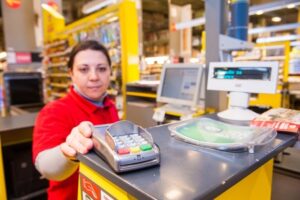 330,4 млрд рублей потратили волгоградцы в магазинах и на рынках