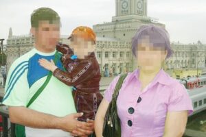 Русская история ужасов: многодетная семья три года жила с двумя покойниками