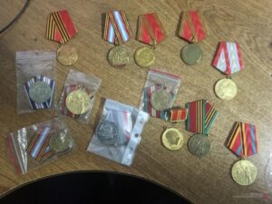 Волгоградцу грозит арест на 3 месяца за скупку госнаград