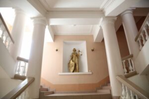 Мужчина, плюнувший в лицо полицейскому, проведет год в тюрьме