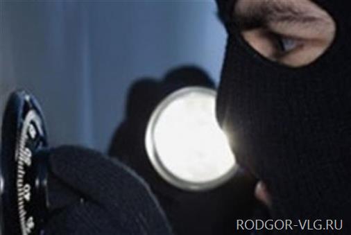 В Волгограде грабитель украл из домашнего сейфа 165 тысяч рублей