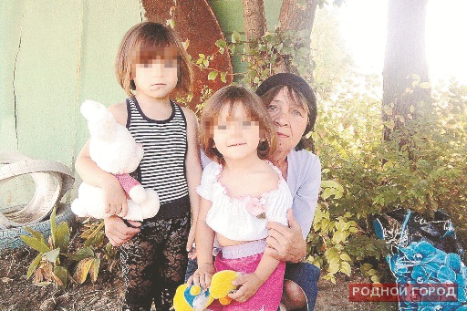 Эхо трагедии в Светлоярском районе: Девочек-сирот будет растить бабушка