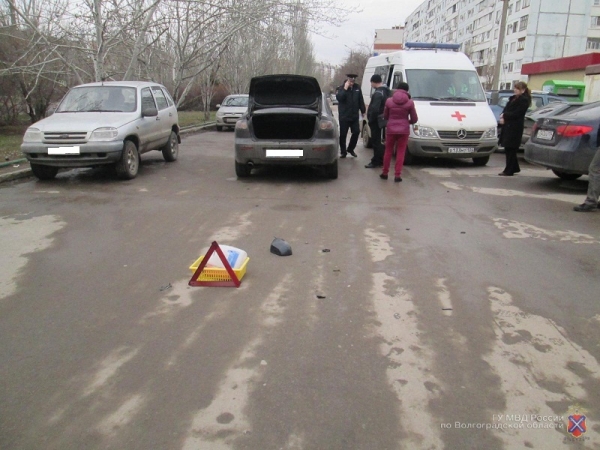 Mazda сбила 13-летнего мальчика в Волжском: подросток сломал ногу