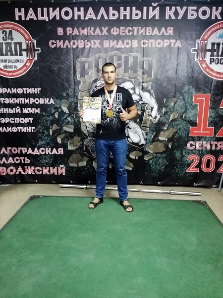 Сотрудник УФСИН победил на крупном турнире по пауэрлифтингу