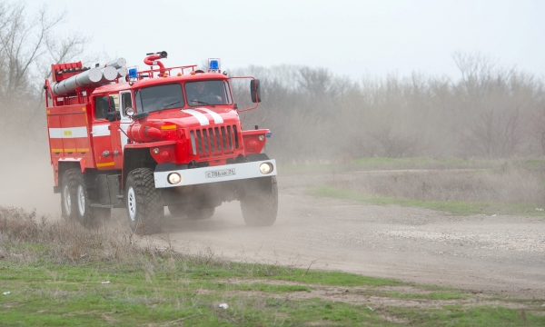Две иномарки сгорели ночью в Волгограде