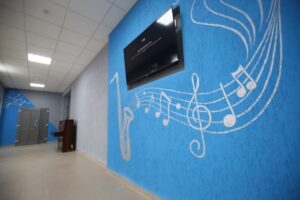 В Светлоярском районе началось обновление фасада школы искусств